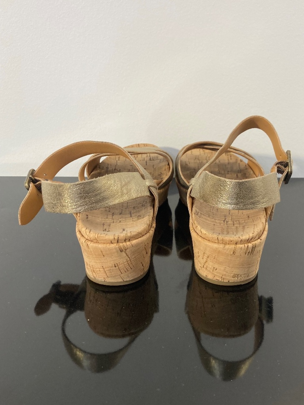 Metallic gold Kork-Ease sandals size 8 - Picture 4 of 10